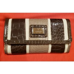 Guess Wristlet